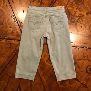 🌈3/$15🌈 Levi’s Denim Capris